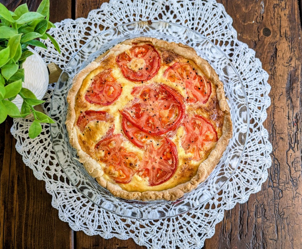 High-Protein Quiche with Heirloom Tomatoes – A Fresh Summer Dish for Dinner (Just 6 Ingredients!)