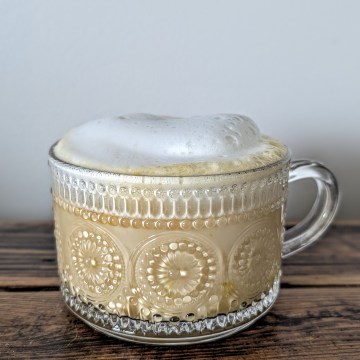 London fog drink in a glass cup on farmhouse table
